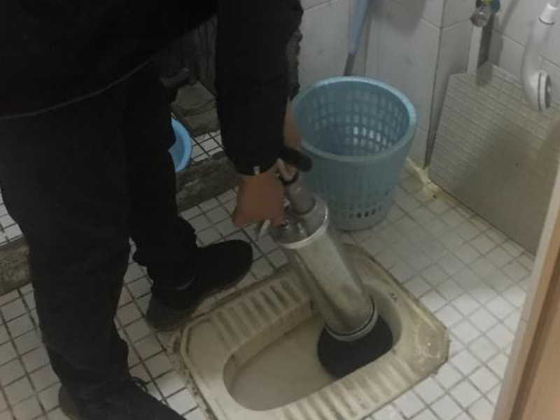 鼓楼区街道排污管道堵塞十万火急——中建管道清淤