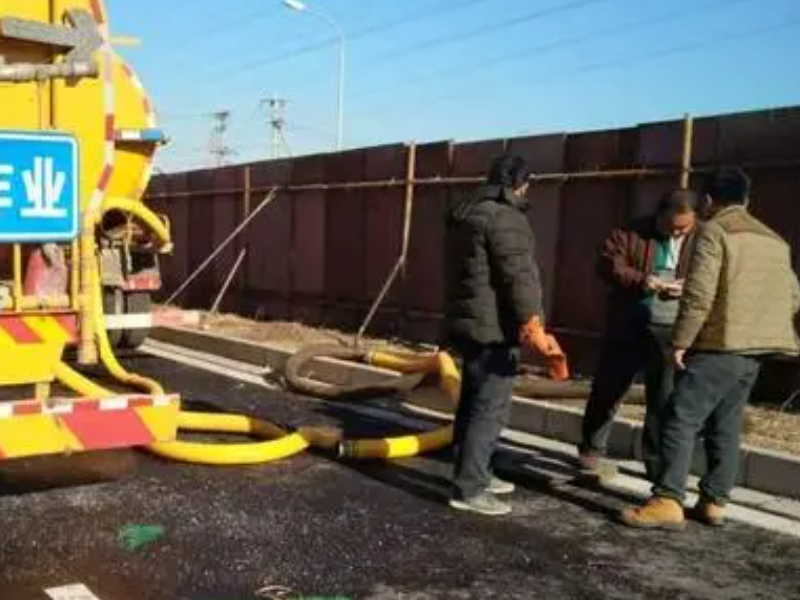 鼓楼区街道排污管道堵塞十万火急——中建管道清淤