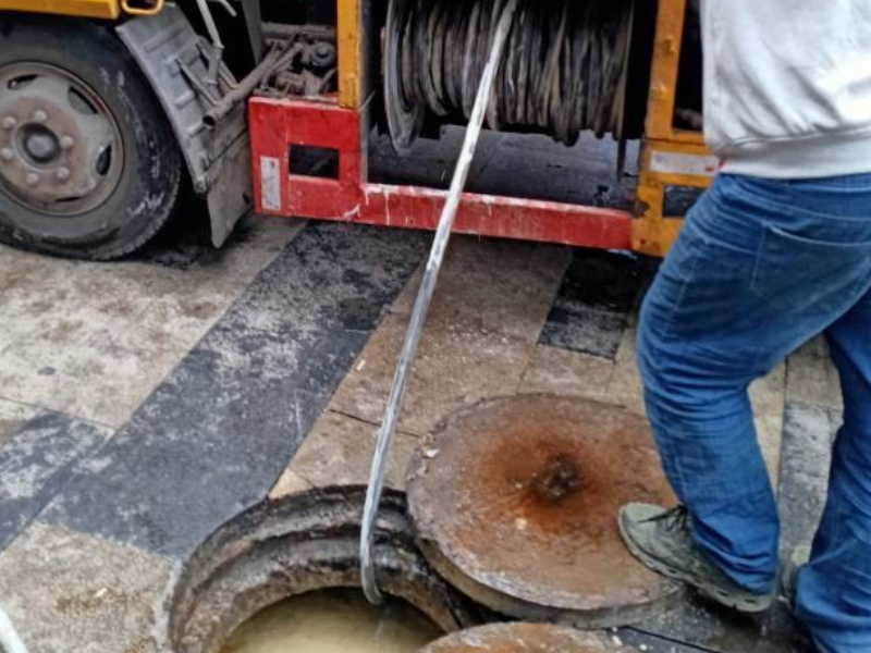 南京鼓楼区下水道疏通公司高压清洗管道